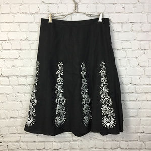 Ann Taylor Loft | Embroidered Black/White Skirt